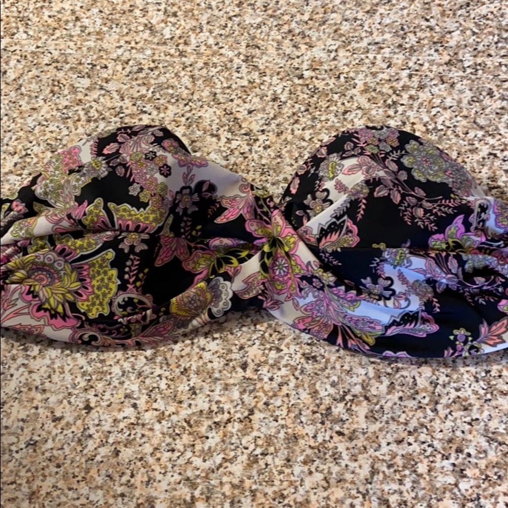 Victoria’s Secret bikini top 38b